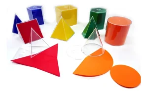 Livro Manipulativo Solidos Geometricos em Acrilico 10 peças com Planificações em Plastico